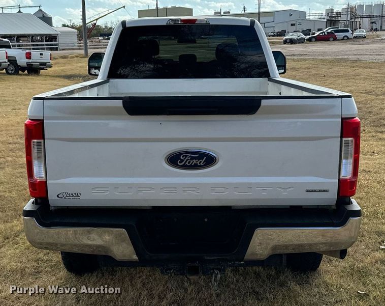 image for item DX3788 2017 Ford F250 Super Duty SuperCab pickup truck