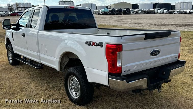 image for item DX3788 2017 Ford F250 Super Duty SuperCab pickup truck