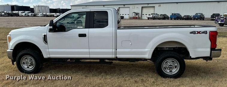 image for item DX3788 2017 Ford F250 Super Duty SuperCab pickup truck