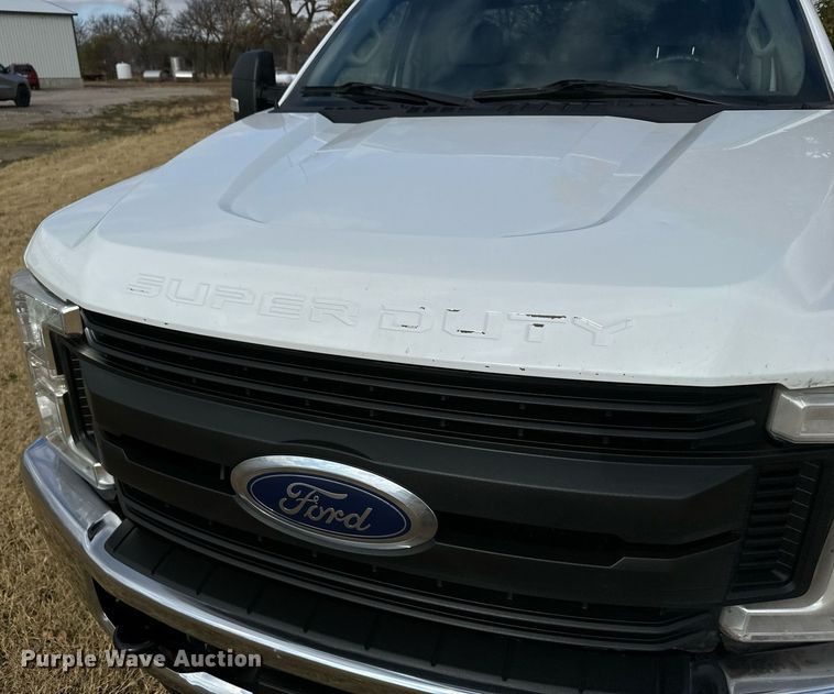 image for item DX3788 2017 Ford F250 Super Duty SuperCab pickup truck