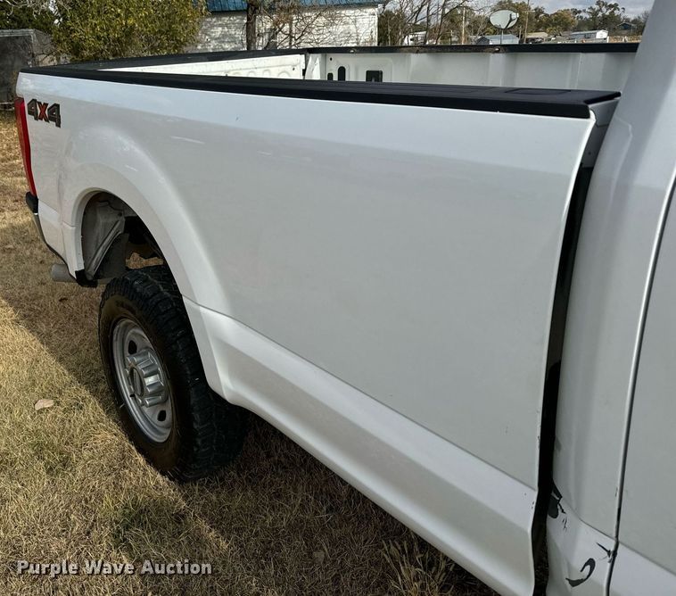 image for item DX3788 2017 Ford F250 Super Duty SuperCab pickup truck