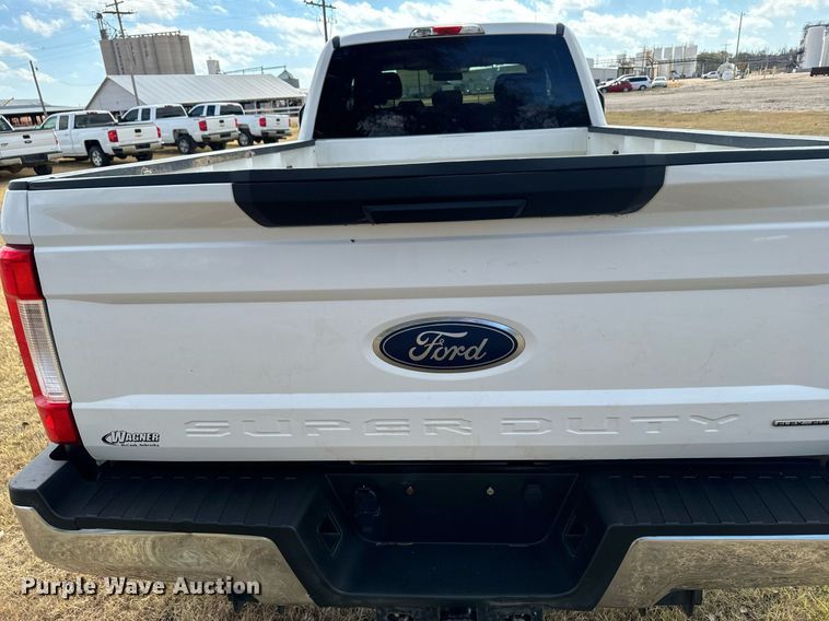 image for item DX3788 2017 Ford F250 Super Duty SuperCab pickup truck