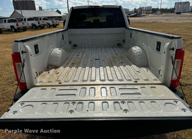 image for item DX3788 2017 Ford F250 Super Duty SuperCab pickup truck