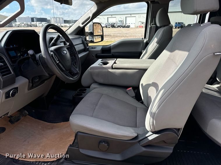 image for item DX3788 2017 Ford F250 Super Duty SuperCab pickup truck