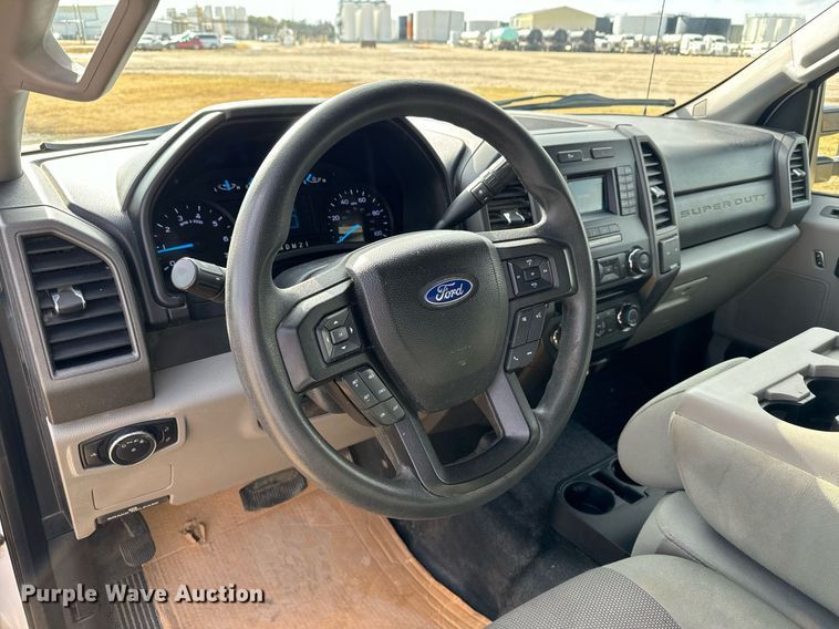 image for item DX3788 2017 Ford F250 Super Duty SuperCab pickup truck