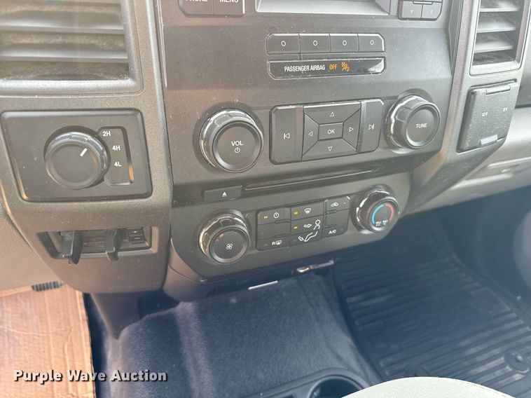 image for item DX3788 2017 Ford F250 Super Duty SuperCab pickup truck