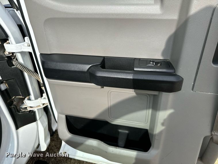 image for item DX3788 2017 Ford F250 Super Duty SuperCab pickup truck