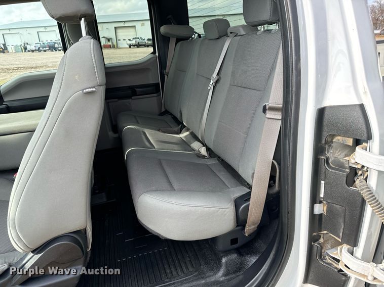 image for item DX3788 2017 Ford F250 Super Duty SuperCab pickup truck