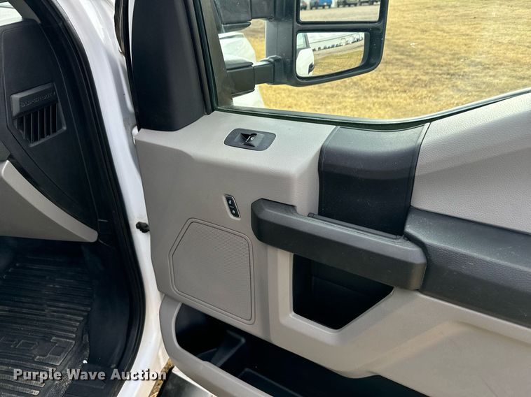 image for item DX3788 2017 Ford F250 Super Duty SuperCab pickup truck