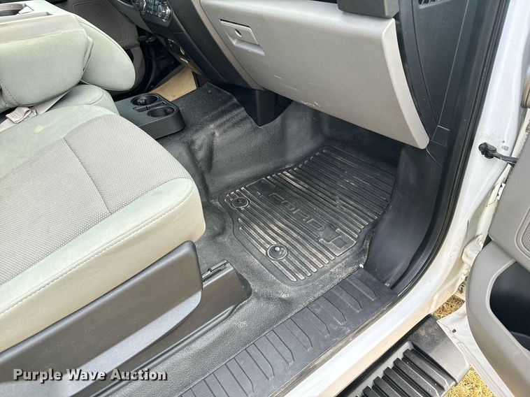 image for item DX3788 2017 Ford F250 Super Duty SuperCab pickup truck