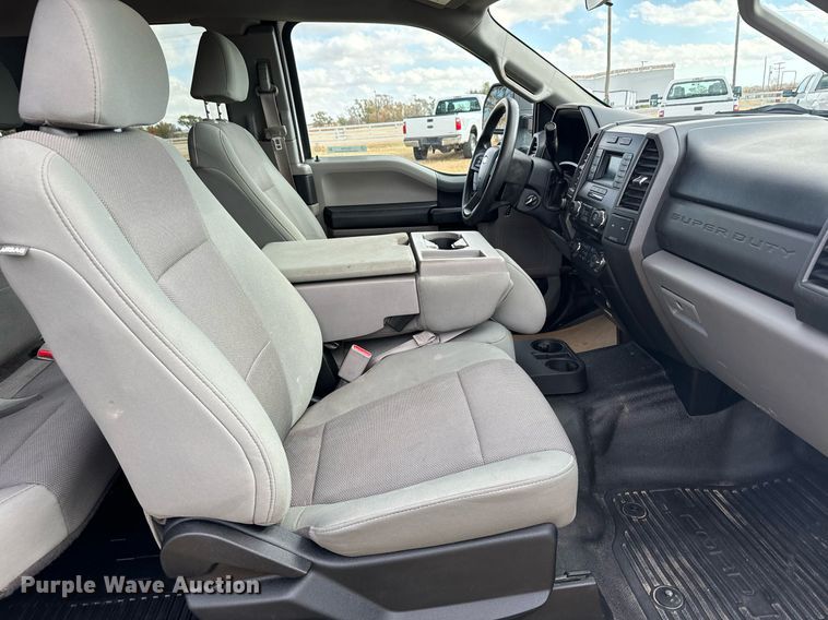 image for item DX3788 2017 Ford F250 Super Duty SuperCab pickup truck