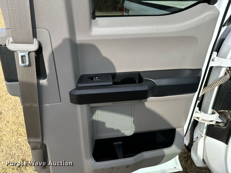 image for item DX3788 2017 Ford F250 Super Duty SuperCab pickup truck