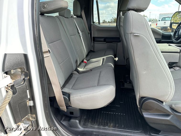 image for item DX3788 2017 Ford F250 Super Duty SuperCab pickup truck