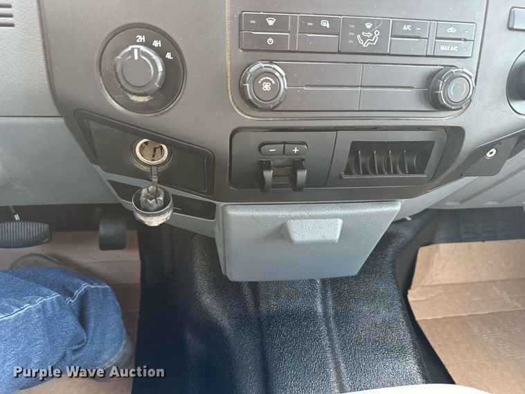 image for item DX3789 2015 Ford F250 Super Duty SuperCab pickup truck