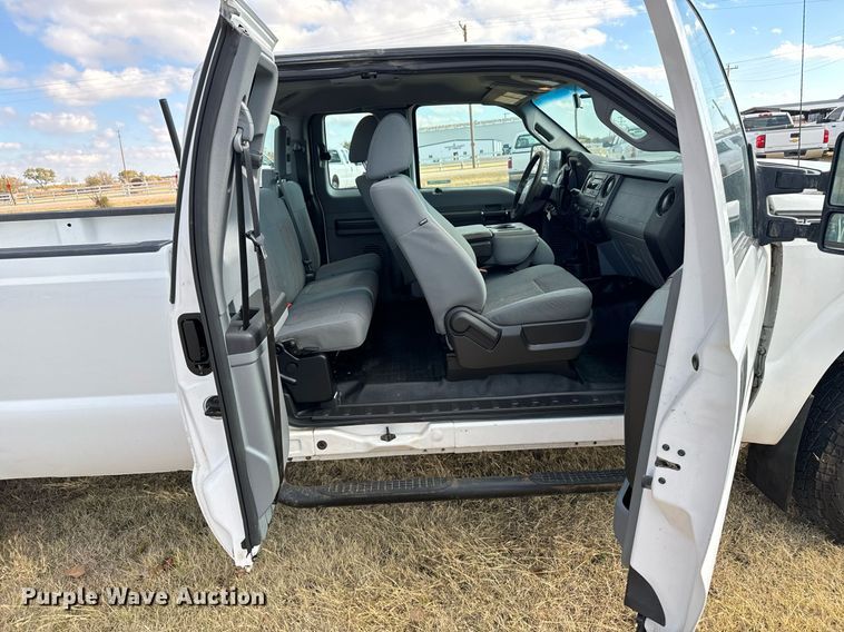 image for item DX3790 2015 Ford F250 Super Duty SuperCab pickup truck