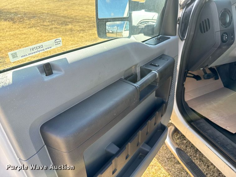 image for item DX3791 2016 Ford F250 Super Duty SuperCab pickup truck