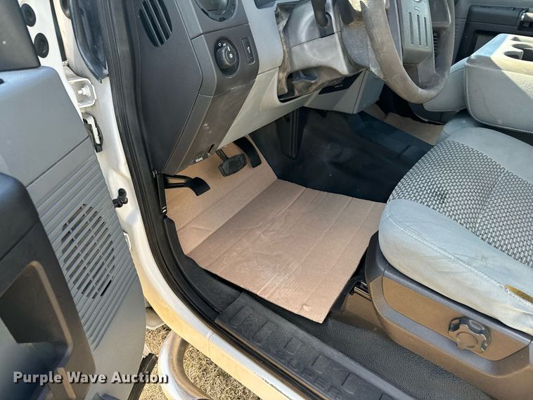 image for item DX3791 2016 Ford F250 Super Duty SuperCab pickup truck