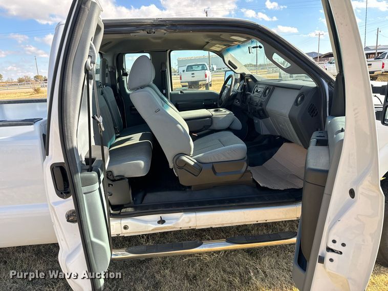 image for item DX3791 2016 Ford F250 Super Duty SuperCab pickup truck