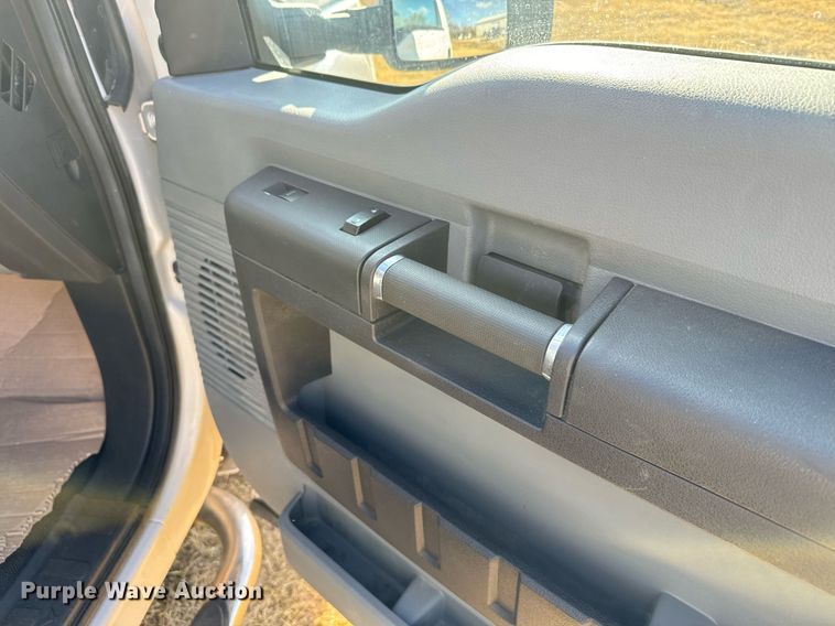 image for item DX3791 2016 Ford F250 Super Duty SuperCab pickup truck