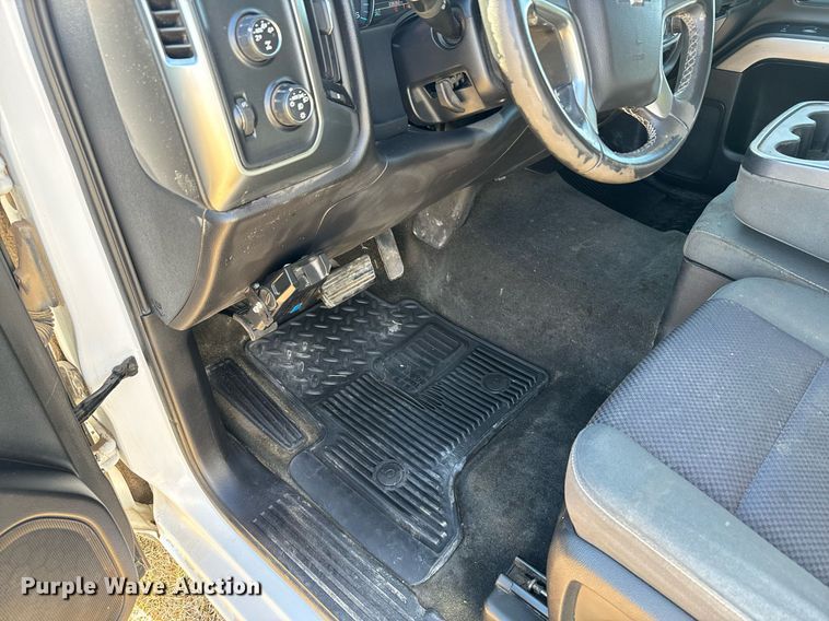 image for item DX3793 2015 Chevrolet Silverado 1500 Double Cab pickup truck