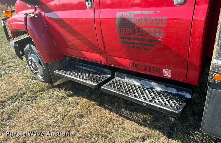 image for item DX3805 2004 GMC C4500 flatbed truck