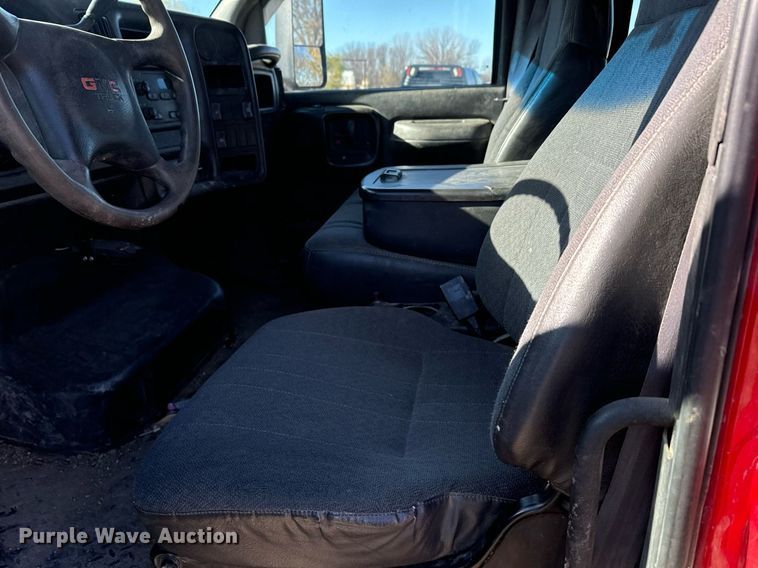 image for item DX3805 2004 GMC C4500 flatbed truck