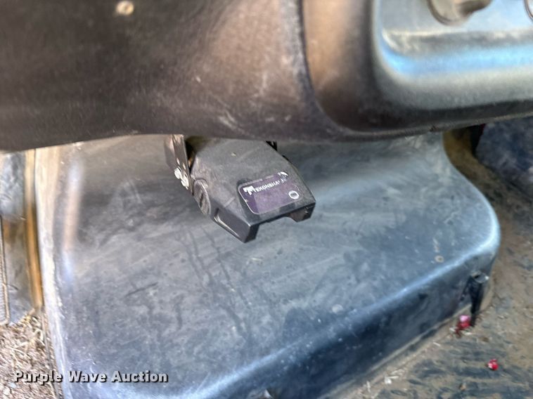 image for item DX3805 2004 GMC C4500 flatbed truck