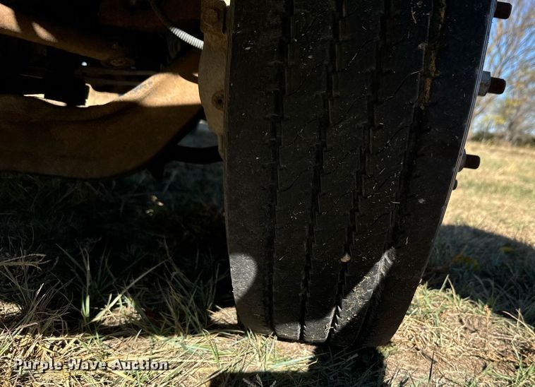 image for item DX3805 2004 GMC C4500 flatbed truck