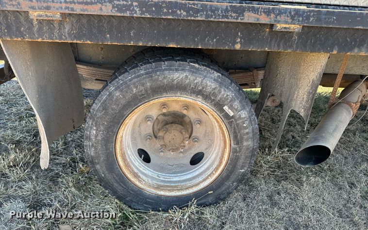 image for item DX3805 2004 GMC C4500 flatbed truck