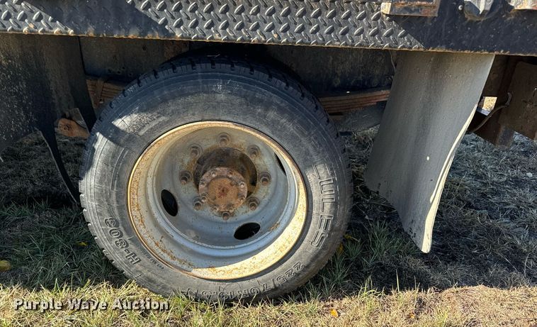 image for item DX3805 2004 GMC C4500 flatbed truck