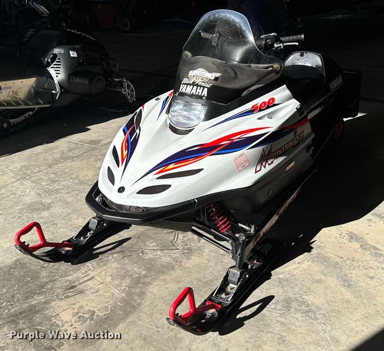 image for item DX3815 2000 Yamaha Phazer 500 snowmobile