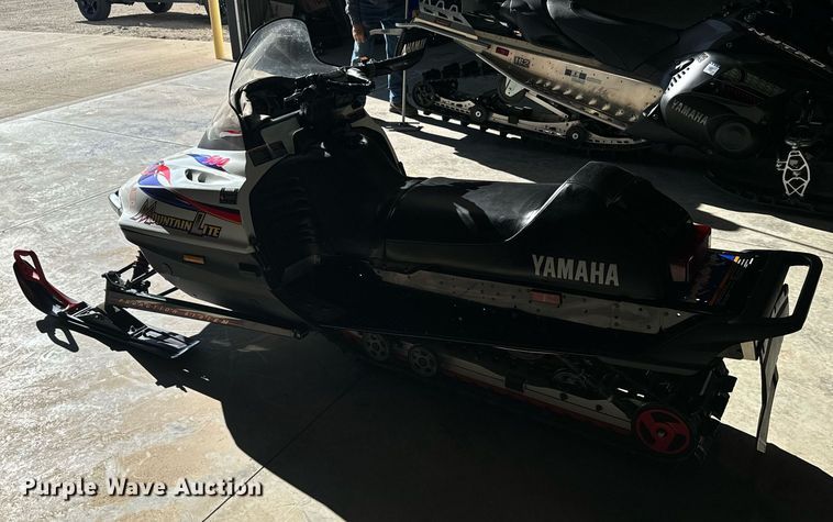 image for item DX3815 2000 Yamaha Phazer 500 snowmobile