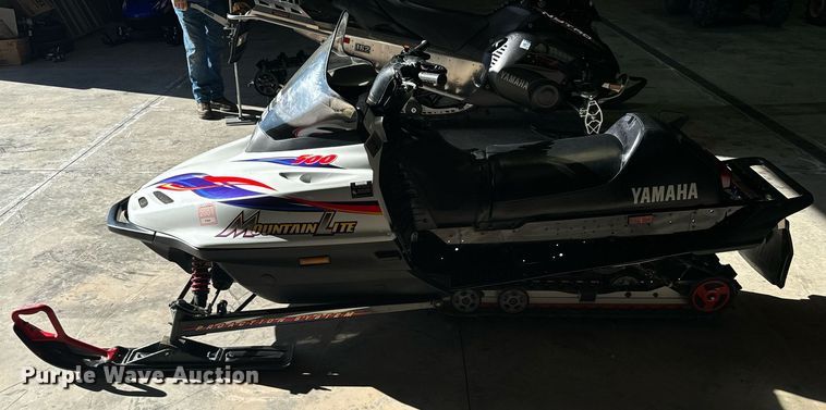 image for item DX3815 2000 Yamaha Phazer 500 snowmobile