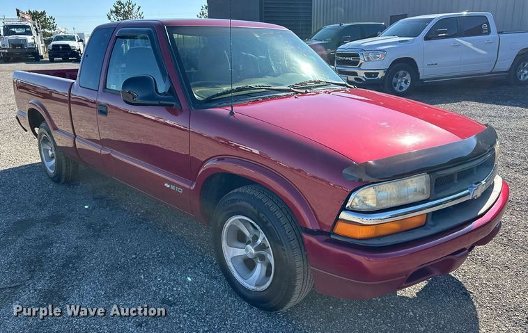 image for item EG2232 1998 Chevrolet S10 Ext. Cab pickup truck