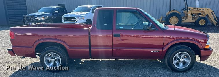 image for item EG2232 1998 Chevrolet S10 Ext. Cab pickup truck