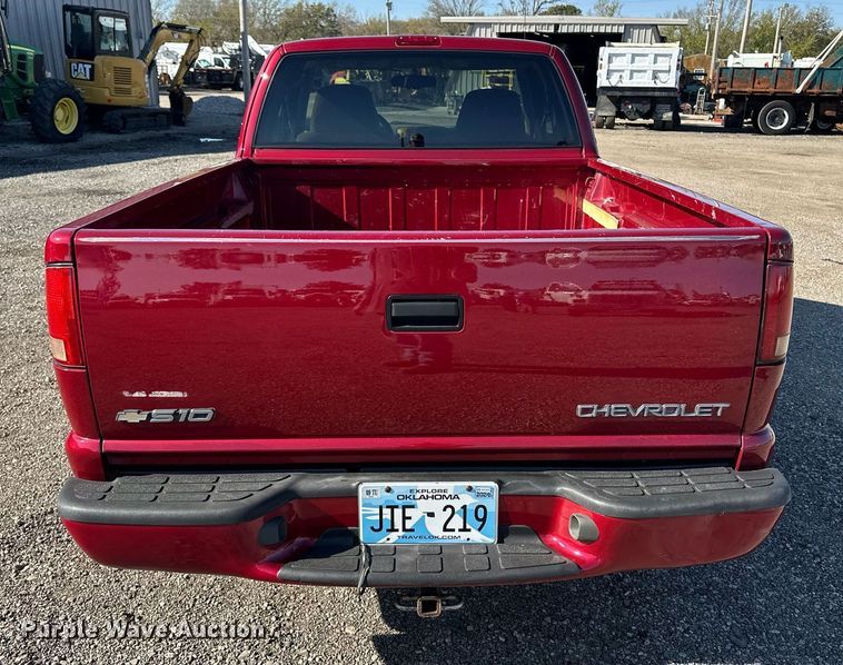 image for item EG2232 1998 Chevrolet S10 Ext. Cab pickup truck