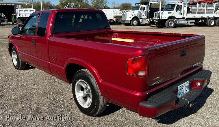 image for item EG2232 1998 Chevrolet S10 Ext. Cab pickup truck