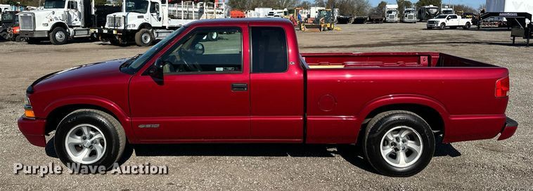 image for item EG2232 1998 Chevrolet S10 Ext. Cab pickup truck