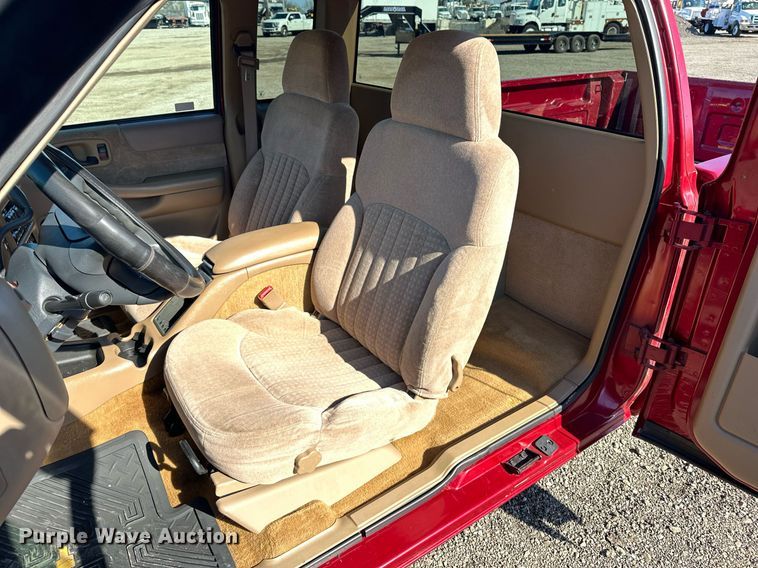 image for item EG2232 1998 Chevrolet S10 Ext. Cab pickup truck