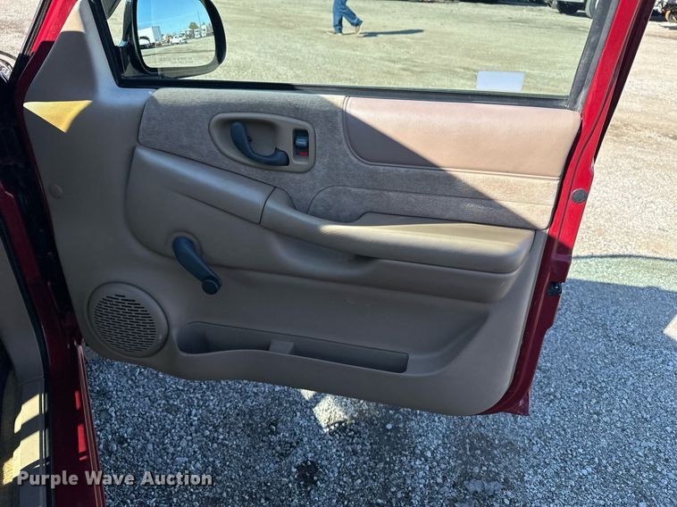 image for item EG2232 1998 Chevrolet S10 Ext. Cab pickup truck