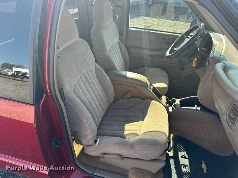 image for item EG2232 1998 Chevrolet S10 Ext. Cab pickup truck