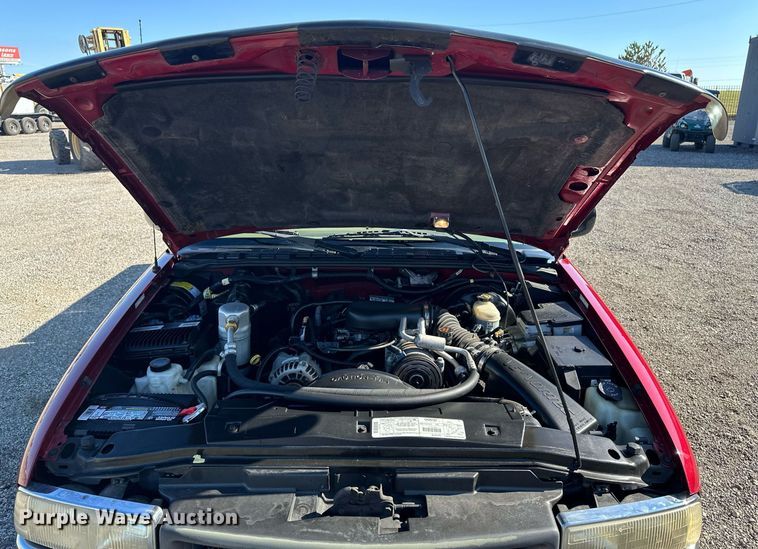 image for item EG2232 1998 Chevrolet S10 Ext. Cab pickup truck