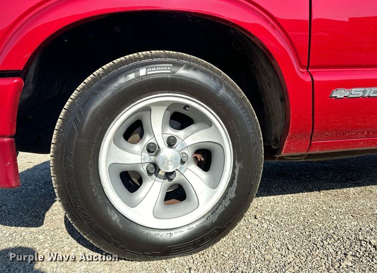 image for item EG2232 1998 Chevrolet S10 Ext. Cab pickup truck