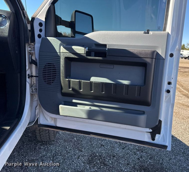 image for item EG2278 2012 Ford F550 Super Duty truck cab and chassis