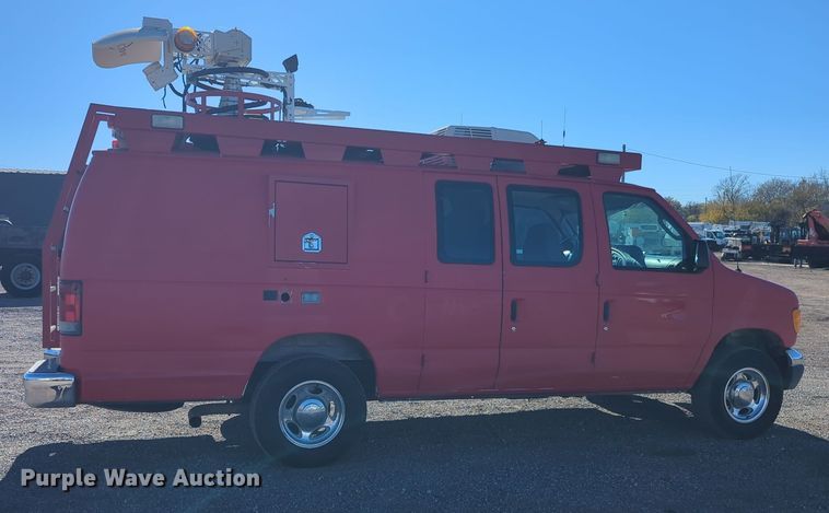 image for item EG2280 2007 Ford E350 mobile command center van