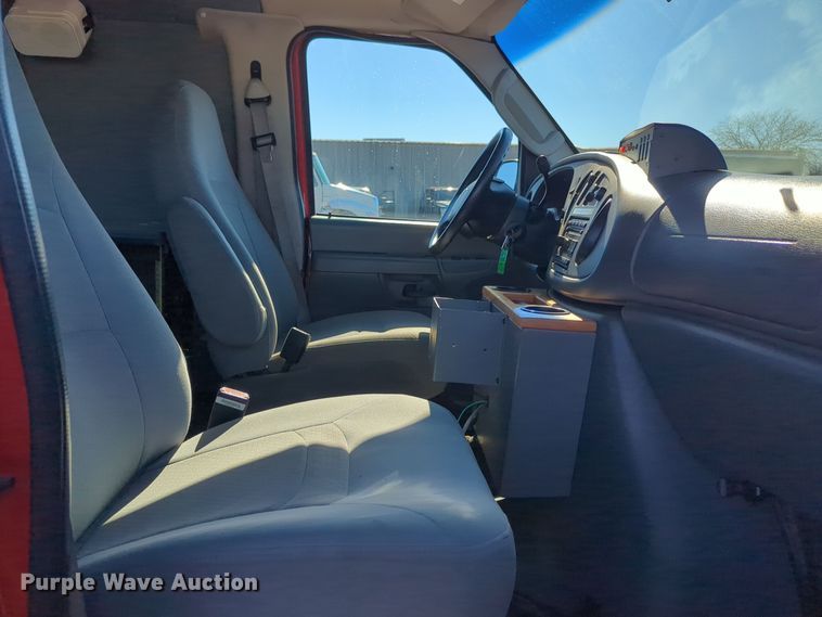 image for item EG2280 2007 Ford E350 mobile command center van