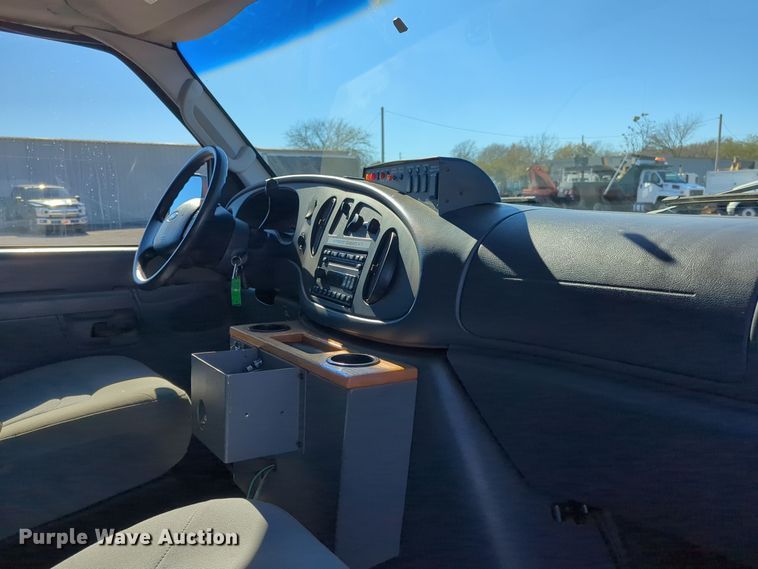 image for item EG2280 2007 Ford E350 mobile command center van