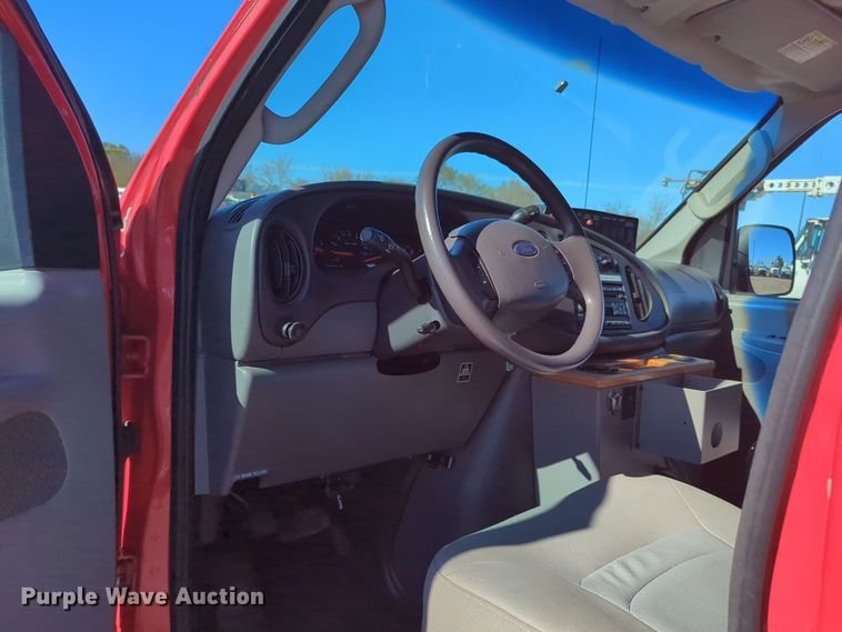 image for item EG2280 2007 Ford E350 mobile command center van