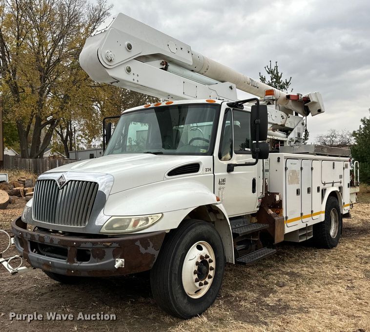 image for item EG6855 2006 International 4300 SBA bucket truck