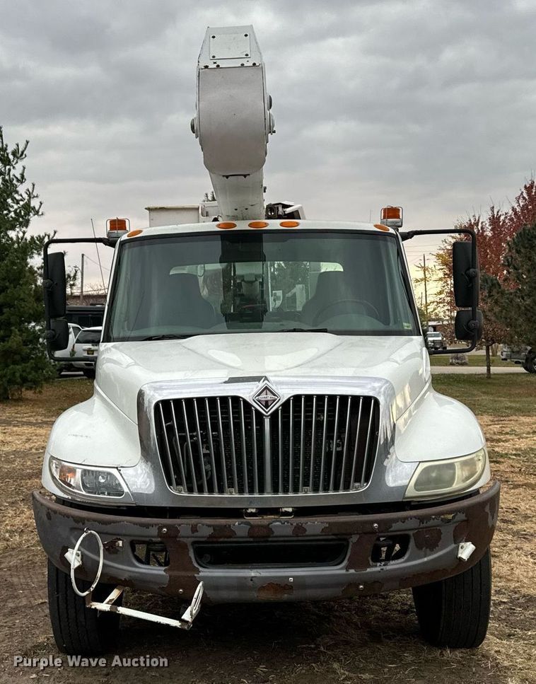 image for item EG6855 2006 International 4300 SBA bucket truck